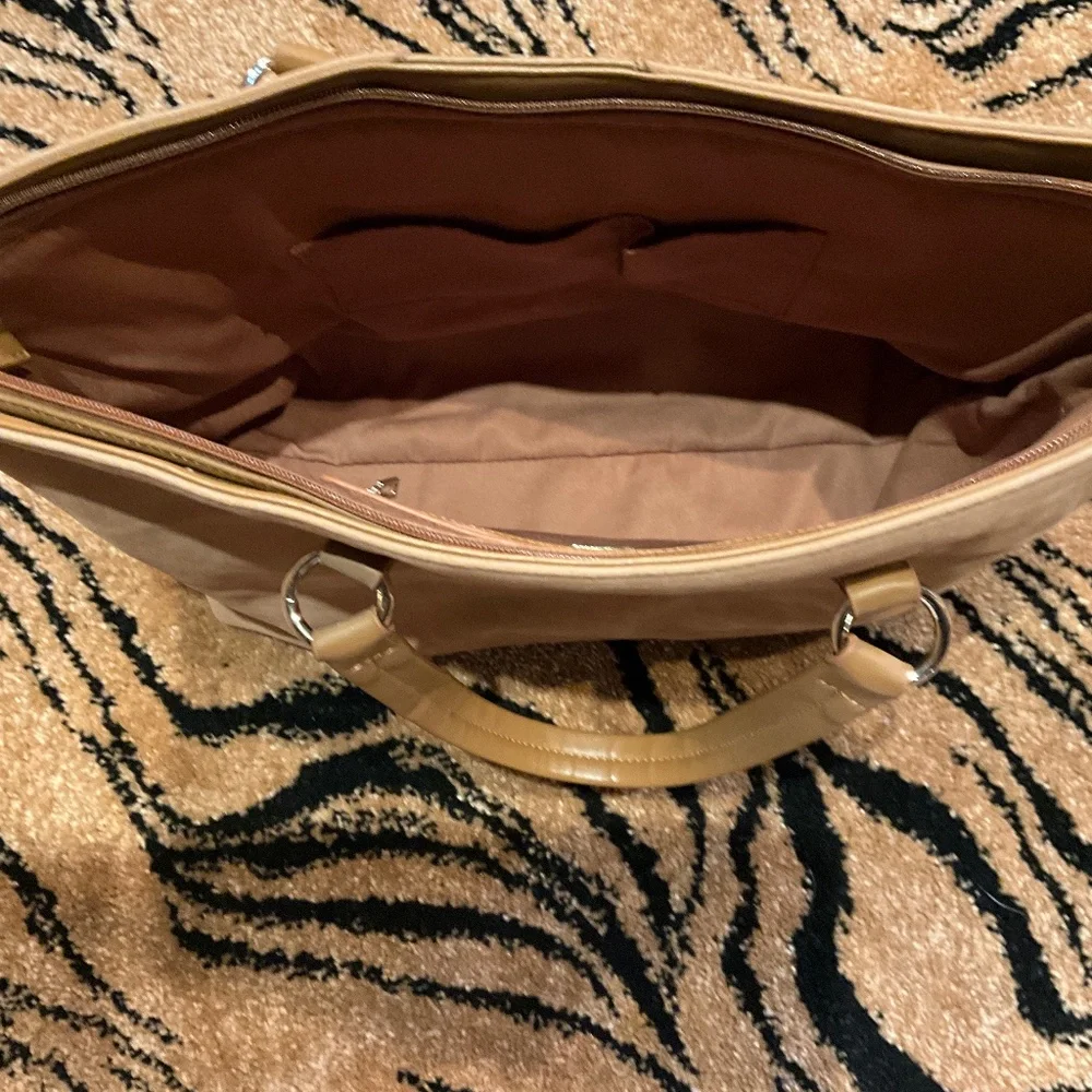 Guess Faux Suede Large Tote - NWOT - Picture 5 of 6
